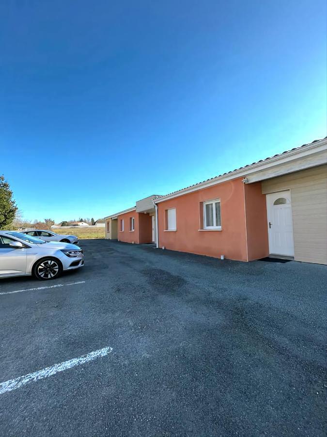 Logement Thermale Et De Tourisme Les Acacias 2 Jonzac Eksteriør billede