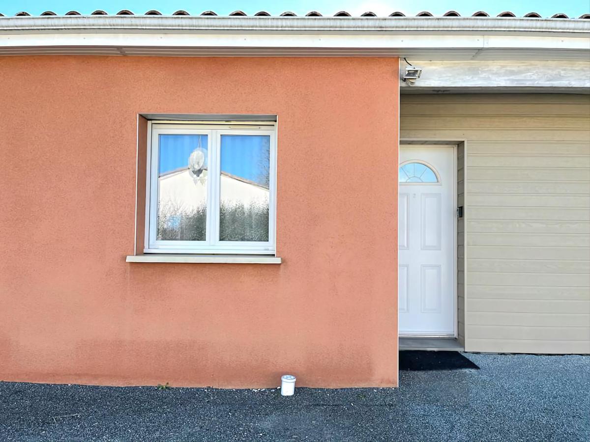 Logement Thermale Et De Tourisme Les Acacias 2 Jonzac Eksteriør billede